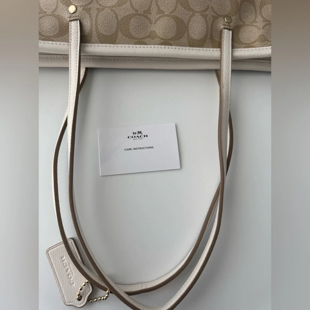 Coach signature street